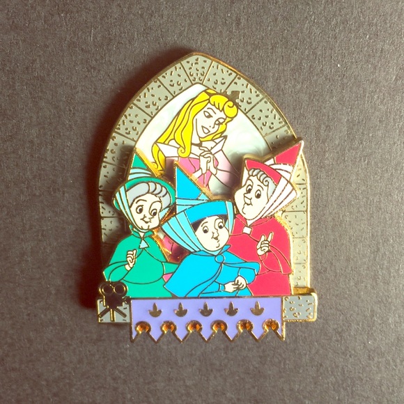Vintage Sleeping Beauty Collectible pin - Picture 1 of 3